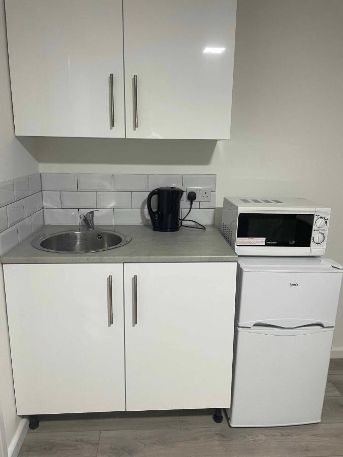 Studio Flat Private Shower Wc And Kitchenette London Exteriör bild